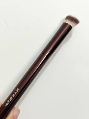 Hourglass Vanish™ Seamless Finish Concealer Brush